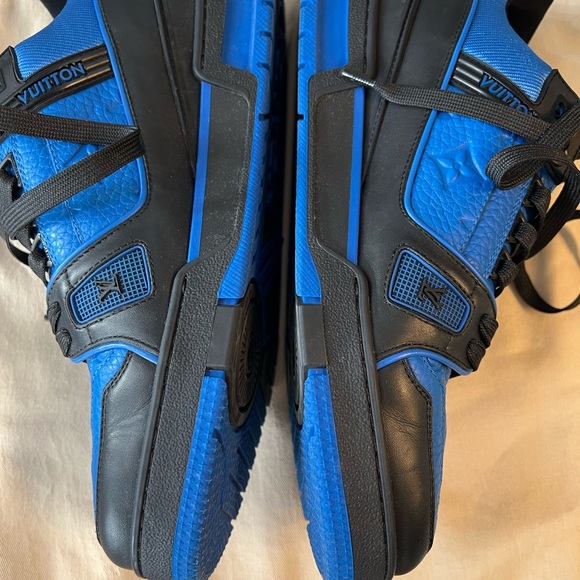 Men’s LV Sneakers - Picture 4 of 10